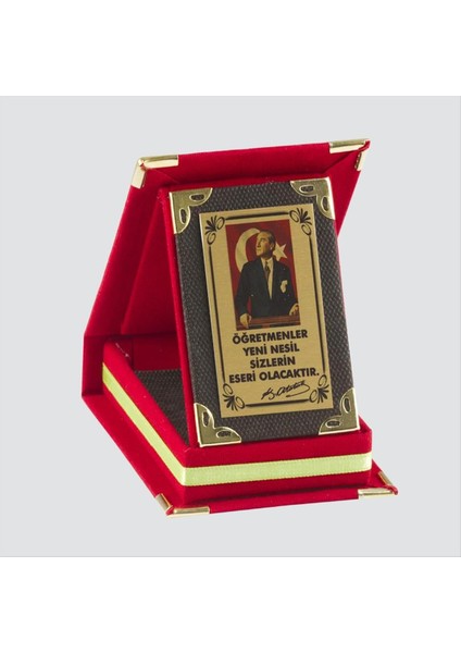 Öğretmenler Yeni Nesil Sizlerin Eseri Olacaktır Plaketi