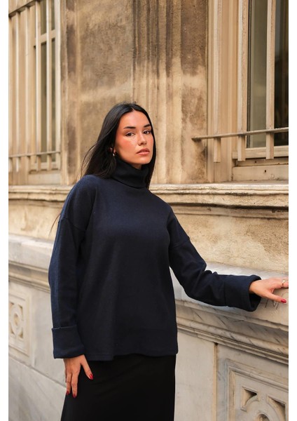 Kol Detaylı Balıkcı Yaka Boğazlı Lacivert Bluz indirimleri