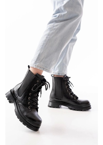 Siyah Düz Topuklu Bağcıklı Lastikli Günlük Kadın Bot fiyatları