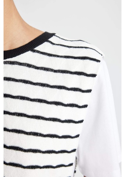 Regular Fit Bisiklet Yaka Çizgili Yan Bağcıklı Süveter D8716AX24AU indirimleri