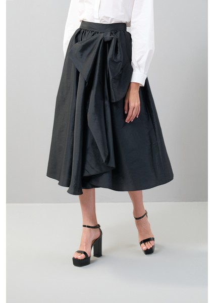 Tafta Fiyonk Detaylı Midi Boy Etek Siyah K2515032_001 modelleri