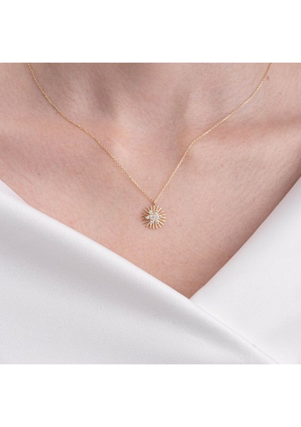 Gümüş Kolye - Aşk Pusulası Tarz Şans Taşlı Modern Tasarım Tarz Stil 925 Ayar Gümüş Kolye-Aşk Pusulası Şans Kolyesi modelleri