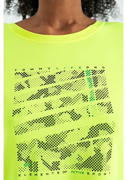 Neon Sarı Ön Baskılı Sırtı V Dekolteli Standart Kalıp Kısa Kollu Kadın Spor T-Shirt - 97264