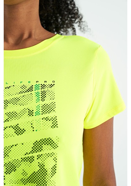 Neon Sarı Ön Baskılı Sırtı V Dekolteli Standart Kalıp Kısa Kollu Kadın Spor T-Shirt - 97264