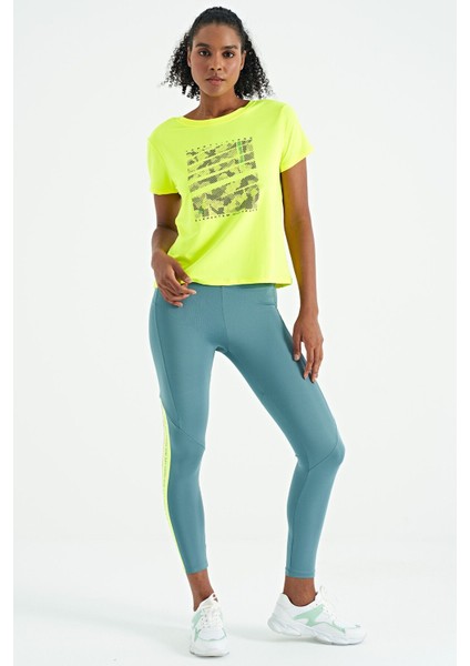 Neon Sarı Ön Baskılı Sırtı V Dekolteli Standart Kalıp Kısa Kollu Kadın Spor T-Shirt - 97264