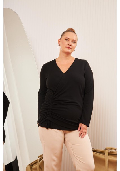 Büyük Beden V Yaka Büzgülü Bluz Siyah modelleri
