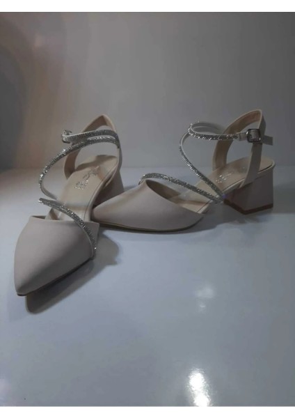 Kadın Kare Topuk Üç Şerit Taşlı Topuklu Ayakkabı fırsatları