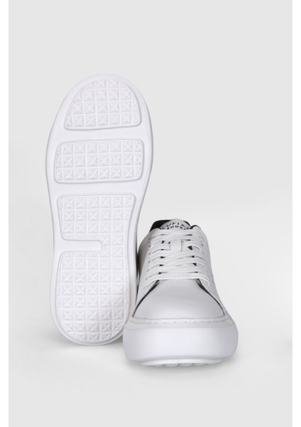 Kadın Beyaz Sneaker Ayakkabı Suni Deri Düz Taban 302 Gr Rahat ve Şık fırsatları