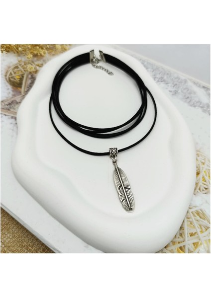 Siyah Süet - Tüy Kolye Ucu Kadın Choker Kolye