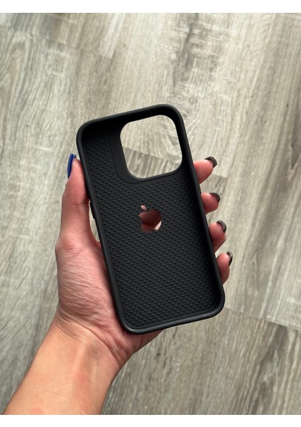 Apple iPhone 14 Uyumlu Gear4 Silikon Kılıf