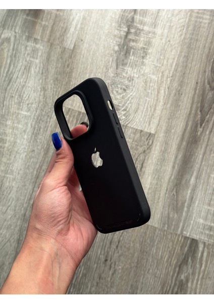 Apple iPhone 14 Uyumlu Gear4 Silikon Kılıf