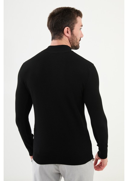 Dokulu Siyah Slim Fit Fermuarlı Yarım Balıkçı Yaka Erkek Triko Kazak