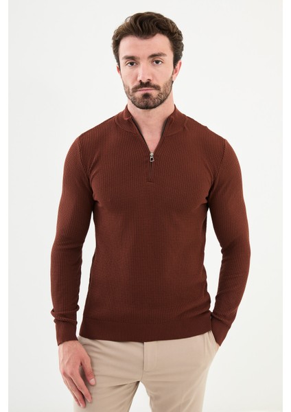 Dokulu Kiremit Rengi Slim Fit Fermuarlı Yarım Balıkçı Yaka Erkek Triko Kazak