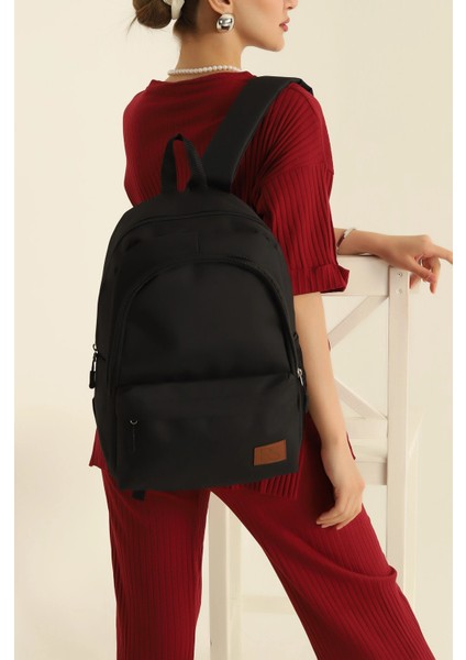 Siyah Fermuarlı Sırt Çantası