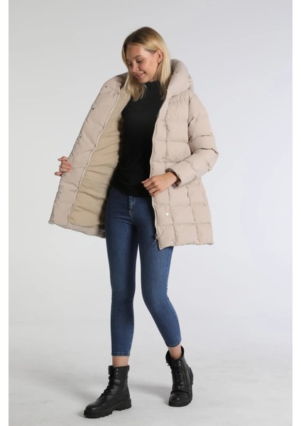 Regular Fit Sıkı Dolum Likra Kumaş Kapüşonlu Mont