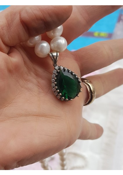 Zümrüt Taş Sallantılı Barok Inci Kolye