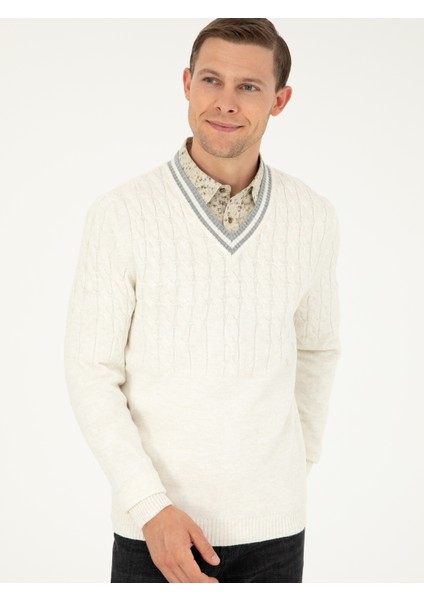 Erkek Beyaz Slim Fit V Yaka Triko Kazak 50292561-VR013 fırsatları