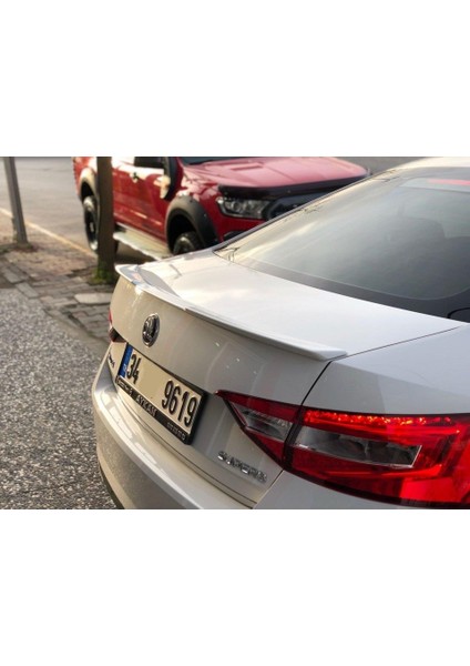 Skoda Super B Uyumlu Plastik Parlak Siyah Boyalı Spoiler