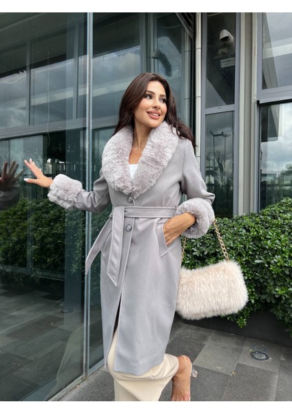 Yakası ve Kol Ağzı Kürklü Kuşaklı Gri Kaşe Manto fiyatları