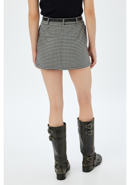 x Sima Tarkan - Kazayağı Desenli Mini Etek Şortlu Kemerli Pile Detaylı 5WAK70025UW fırsatları