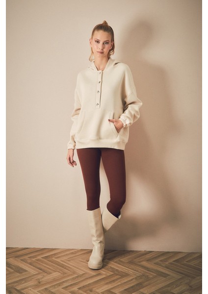 Çıtçıtlı Kanguru Cepli Kapüşonlu Sweatshirt fiyatları