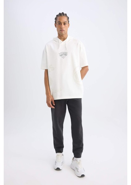 DeFactoFit NBA New York Knicks Oversize Geniş Kalıp Kapüşonlu Baskılı Kısa Kollu Tişört D2570AX24AU