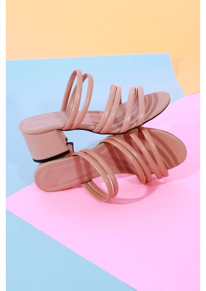 Kadın Günlük Kullanım Renkli Terlik Suni Deri Orta Topuklu Konforlu Tasarım