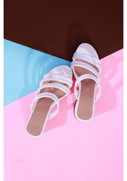 Kadın Terlik Suni Deri Alçak Topuklu Günlük Kullanım İçin Şık Beyaz Tasarım