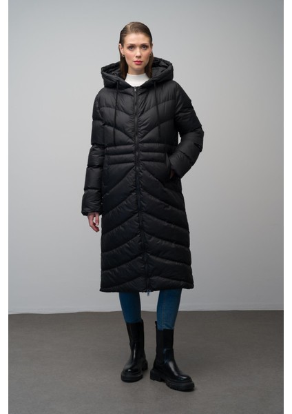 Kapüşonlu Uzun Şişme Mont Kadınlar İçin Kalın Polyester Siyah Desen Detaylı 2024 Sonbahar-Kış modelleri