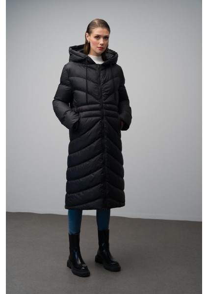 Kapüşonlu Uzun Şişme Mont Kadınlar İçin Kalın Polyester Siyah Desen Detaylı 2024 Sonbahar-Kış fırsatları