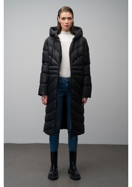 Kapüşonlu Uzun Şişme Mont Kadınlar İçin Kalın Polyester Siyah Desen Detaylı 2024 Sonbahar-Kış indirimleri