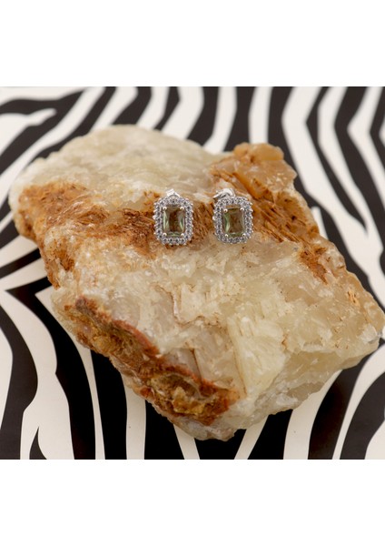 925 Ayar Gümüş Renk Değiştiren Zultanit Baget Taşlı Pırlanta Montür Takı Seti modelleri