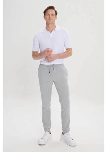 AC&Co / Altınyıldız Classics Erkek Gri Slim Fit Rahat Kesim Beli Bağlamalı Yan Cepli Jogger Pantolon