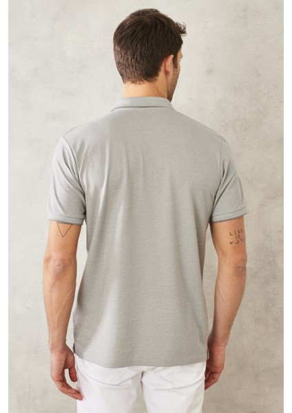 AC&Co / Altınyıldız Classics Erkek Çekmeyen Pamuklu Kumaş Regular Fit Rahat Kesim Gri Kıvrılmaz Polo Yaka Cepli Tişört