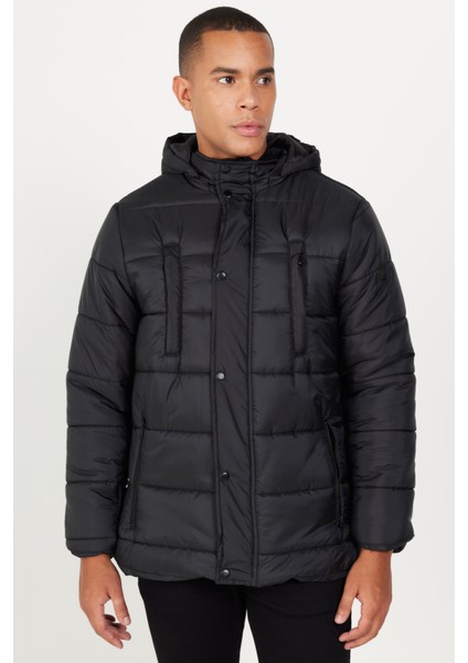Erkek Siyah Standart Fit Normal Kesim Dik Yaka Dolgulu Outdoor Şişme Kaban Mont modelleri