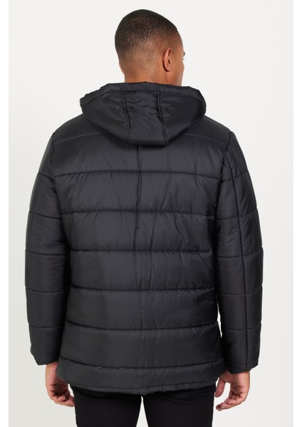 Erkek Siyah Standart Fit Normal Kesim Dik Yaka Dolgulu Outdoor Şişme Kaban Mont