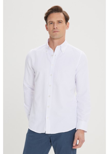 Erkek Beyaz Slim Fit Dar Kesim Oxford Uzun Düğmeli Yaka Armürlü Gömlek