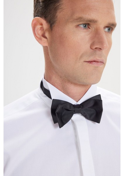 ALTINYILDIZ CLASSICS Erkek Beyaz Kırışmaz Kumaşlı Slim Fit Dar Kesim %100 Pamuk Siyah Detaylı Ata Yaka Gömlek fırsatları