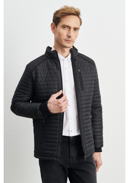 Erkek Siyah Standart Fit Normal Kesim Soğuk Hava Geçirmez Desenli Şişme Mont