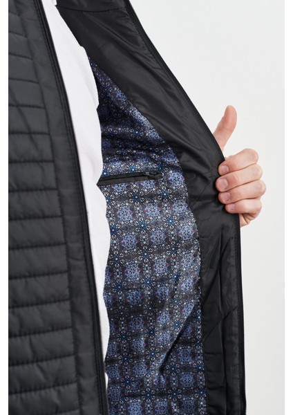 Erkek Siyah Standart Fit Normal Kesim Soğuk Hava Geçirmez Desenli Şişme Mont