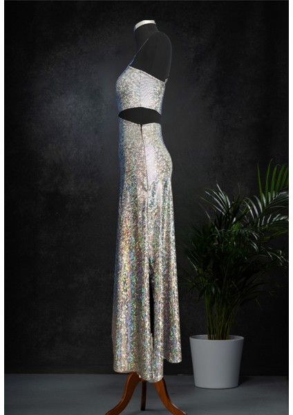 Ön ve Bel Dekolte Detaylı Çift Yırtmaçlı Holografik Elbise modelleri