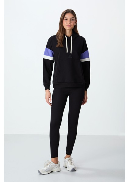 Siyah Kompakt Pamuklu Kalın Pürüzsüz Dokulu Kapüşonlu Oversize Fit Kadın Sweatshirt - 97290