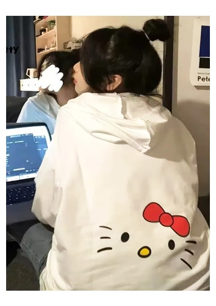 Y2K Tarzı Hello Kitty Beyaz Ön-Arka Baskılı Sweatshirt modelleri