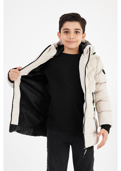 Krem Erkek Çocuk Sabit Kapüşonlu Şişme Deri Karışımlı Kumaş Mont&kaban modelleri