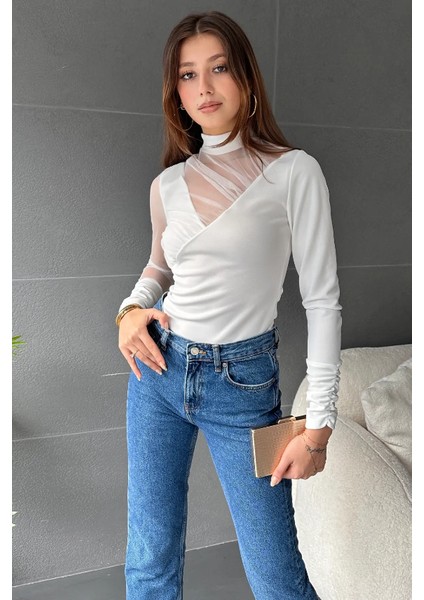 Yarım Balıkçı Yaka Tül Detaylı Bluz