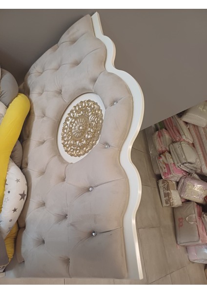 Kapitoneli Yavrulu Işıklı Karyola