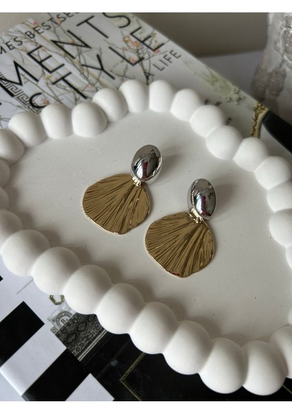 Gold-Silver Istiridye Figürlü Çelik Modern Kadın Küpesi