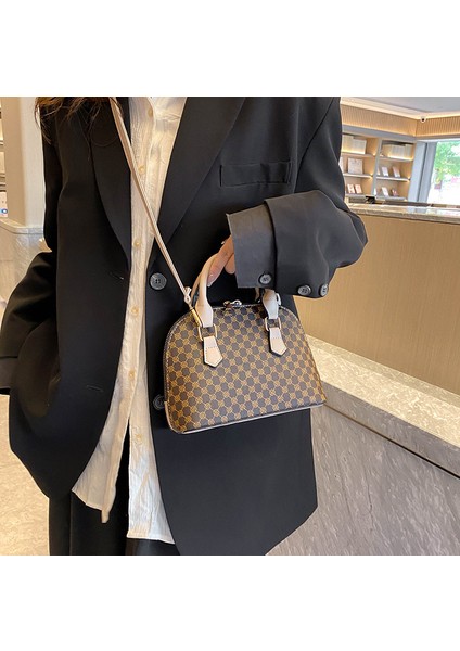 Dokulu Büyük Kapasiteli Deniz Kabuğundan Çapraz Askılı Kadın Çantası (Yurt Dışından) modelleri