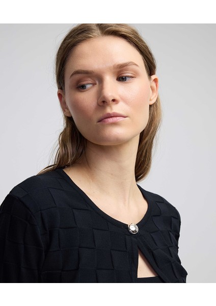 Metal Düğmeli Dokulu Triko