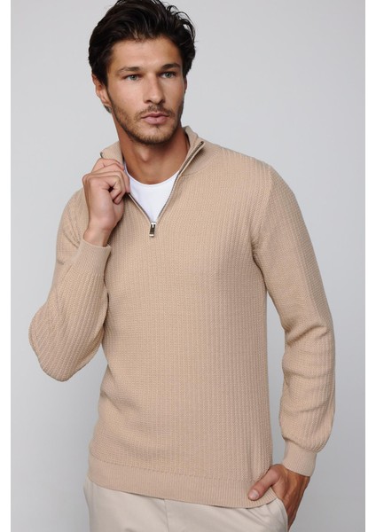 Slim Fit Dar Kesim Dik Yaka Fermuarlı Desenli Bej Erkek Triko Kazak